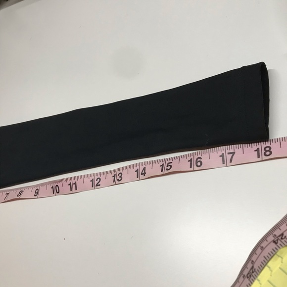 Under Armour V neck long sleeve athletic top rash guard black Size S - Picture 8 of 15